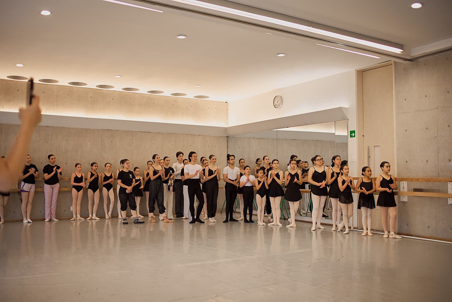 Los alumnos reciben a sus maestros